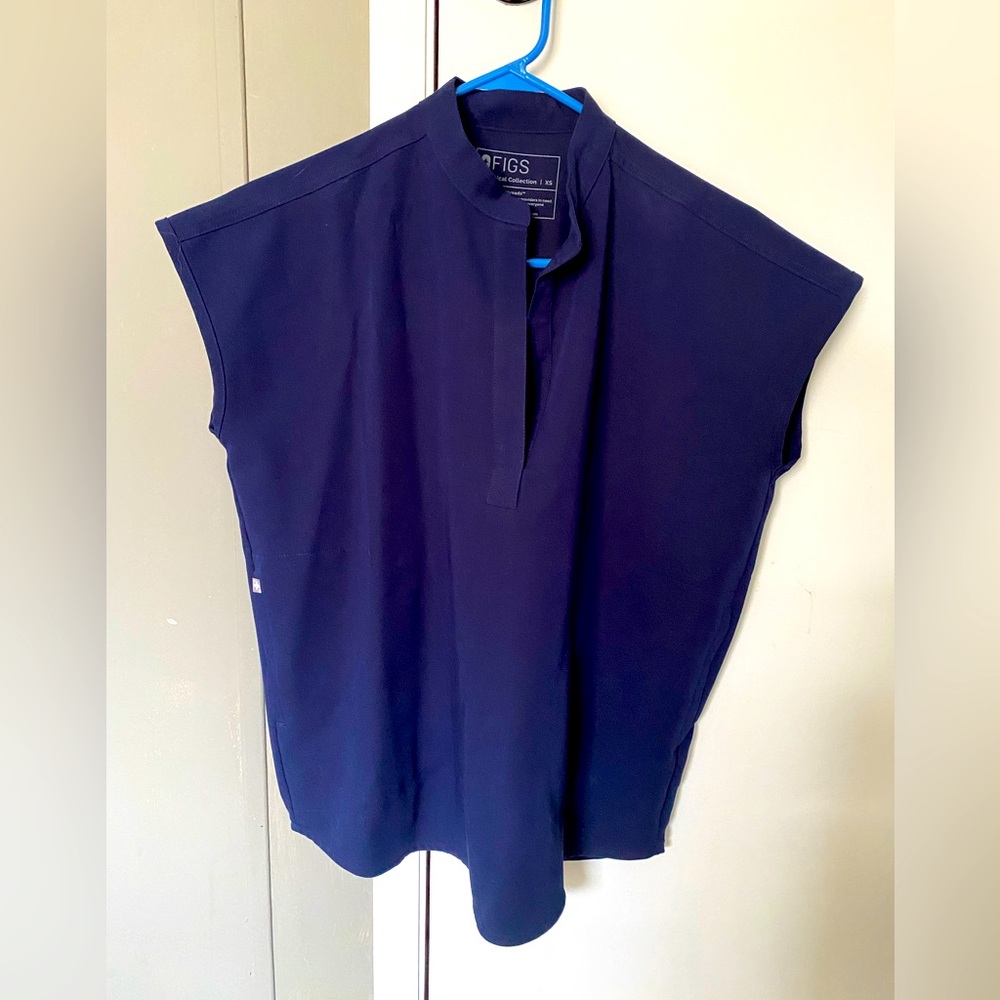 Women’s Figs Scrub Top